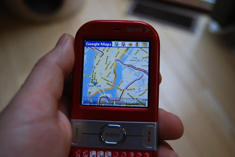 Illustration for article titled Palm Centro Unboxed and Reviewed (Verdict: Yep, Definitely Gonna Sell Loads of 'Em)